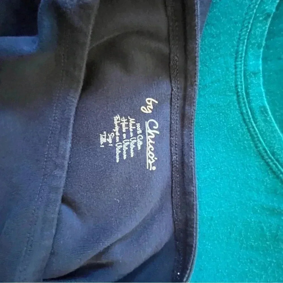 ~Chico’s~ Shirt - Size 1 - Picture 4 of 4